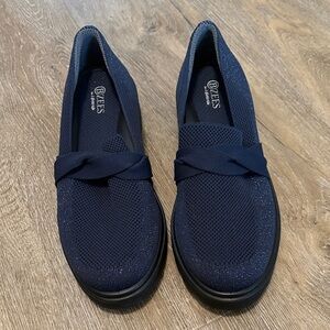 Bzees Women's Dark Blue Loafers